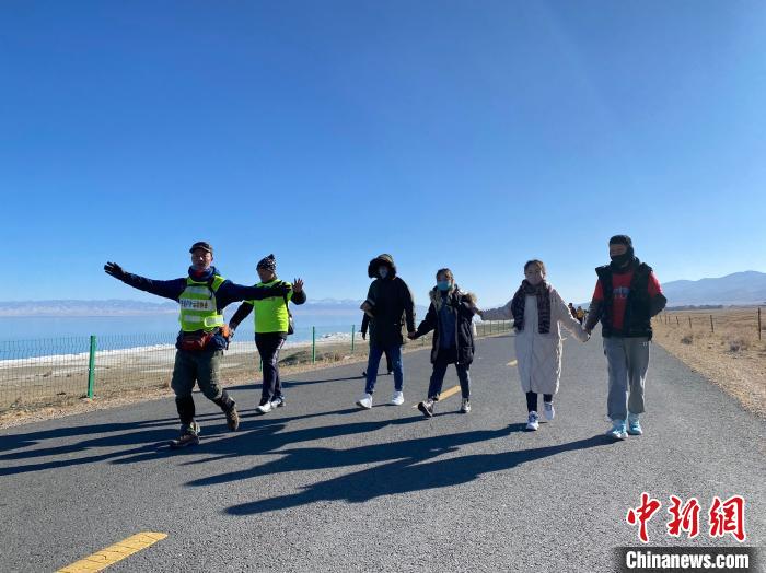 圖為徒步現(xiàn)場(chǎng)?！±罱瓕?攝