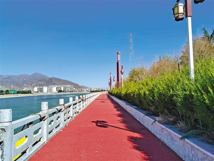 圖為濱河體育公園自行車車道。.jpg