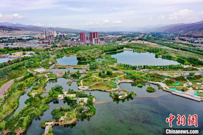 西北城市西寧立生態(tài)文明高地新典范：“一城山水、百園千姿”
