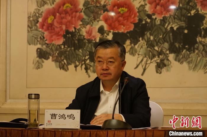 圖為全國人大常委會委員、全國人大華僑委員會副主任委員、致公黨中央副主席曹鴻鳴講話?！∨擞隄?攝