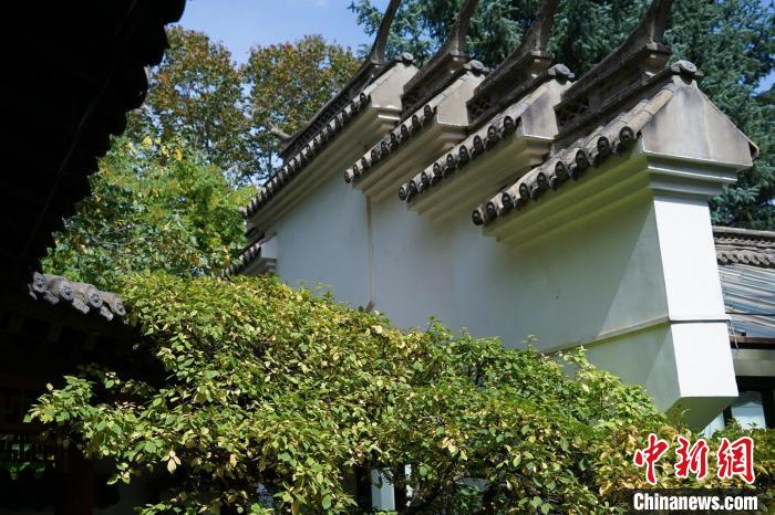 圖為西寧園林植物園內(nèi)的蘇式風格建筑?！●R銘言 攝