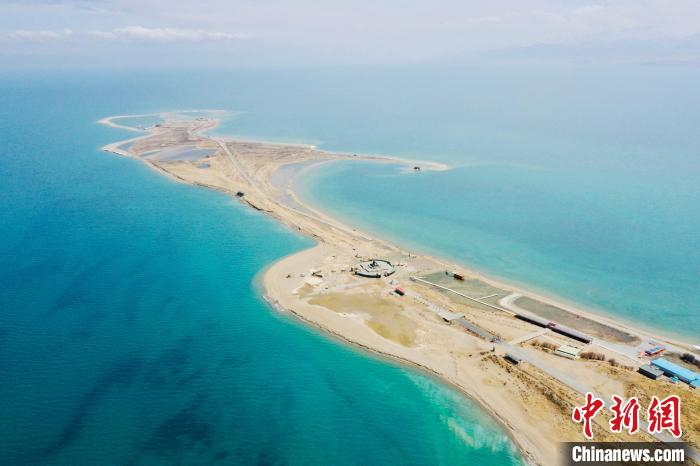 圖為青海湖?！±罱瓕?攝