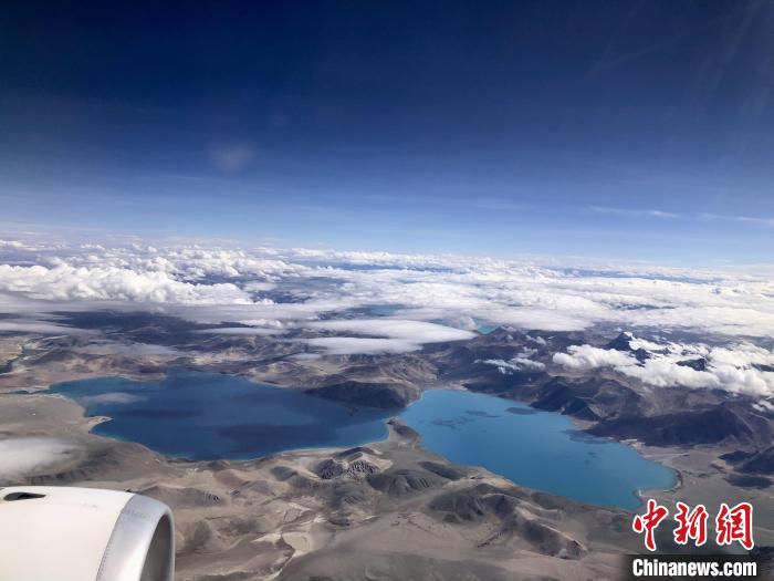 西藏阿里到拉薩航班途經(jīng)的高原湖泊?！?lt;a target='_blank' href='/'><p  align=