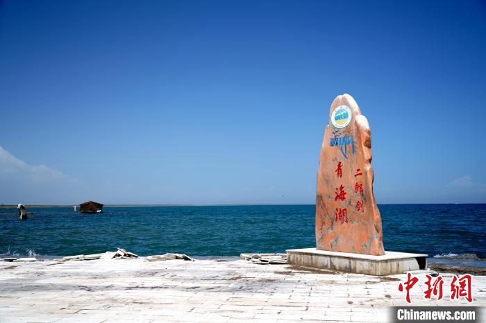 圖為青海湖景區(qū)一角?！O睿 攝