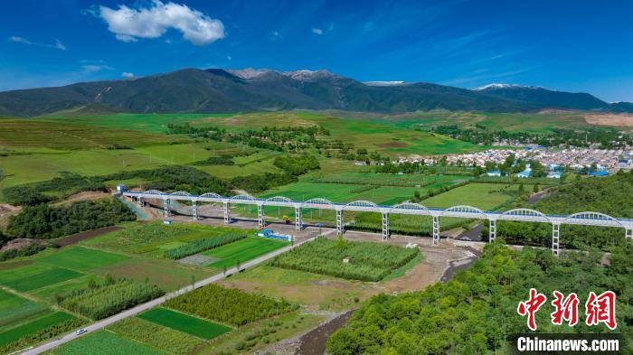 圖為引大濟(jì)湟西干渠的渡槽。(資料圖) 青海省水利廳 供圖