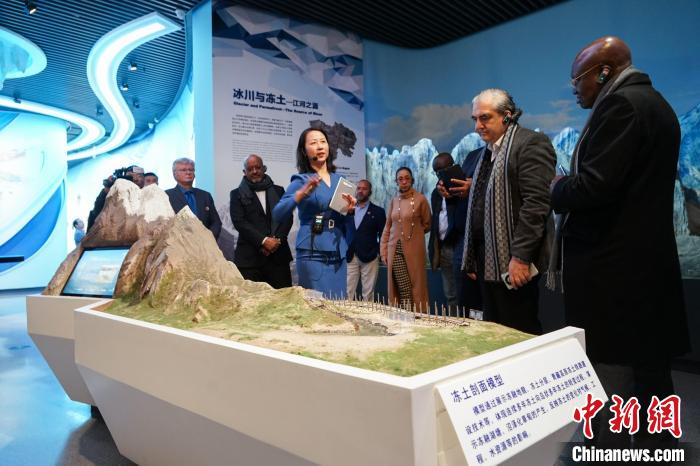 多國駐華使節(jié)參訪博物館以“小窗口”了解“大美”青海