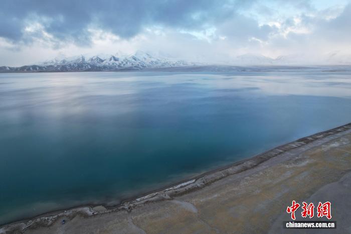 航拍西藏阿里美馬錯(cuò):天地共繪高原藍(lán)
