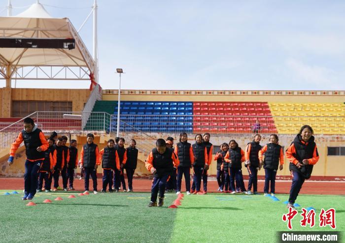 圖為孩子們正在進(jìn)行訓(xùn)練?！●R銘言 攝