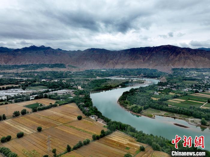 圖為黃河岸畔景色。(資料圖) 李玉峰 攝
