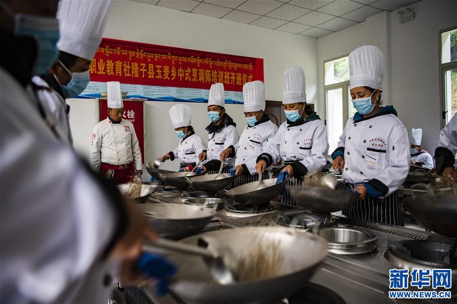 （新華全媒頭條·走向我們的小康生活·圖文互動(dòng)）（2）扎西德勒，我們的新家園——西藏易地扶貧搬遷搬出幸福美好新生活