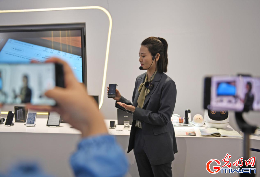 組圖丨AI、網(wǎng)絡(luò)安全、跨境電商……數(shù)字經(jīng)濟如此 “陜”耀