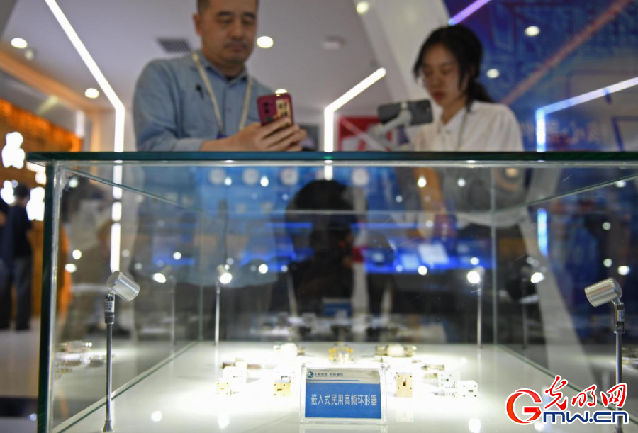 組圖丨AI、網(wǎng)絡(luò)安全、跨境電商……數(shù)字經(jīng)濟如此 “陜”耀