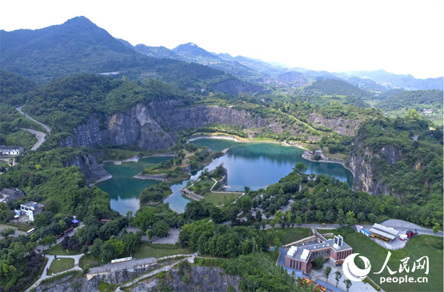 由廢棄礦山改建成的銅鑼山礦山公園。人民網(wǎng)記者 劉祎攝