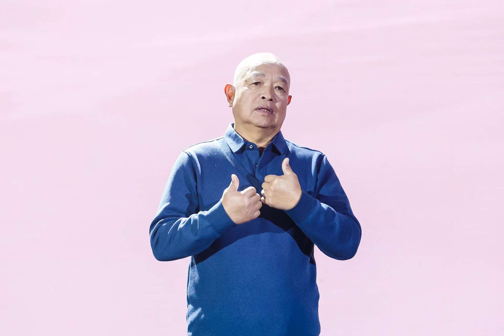 “山東好人”、煙臺市無聲洗車場經(jīng)理柳興濤。人民視頻供圖。