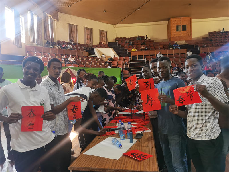 卡巴拉克大學(xué)春節(jié)體驗(yàn)活動(dòng)。埃格頓大學(xué)孔子學(xué)院供圖