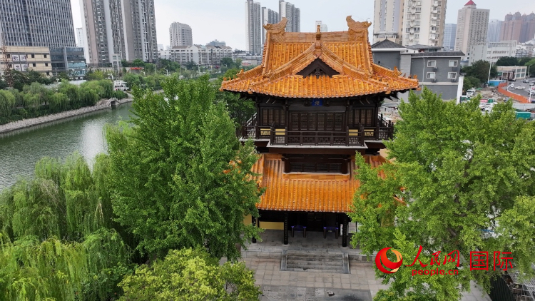 黃樓外觀。人民網(wǎng)記者 余樂攝