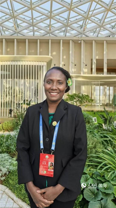 所羅門(mén)群島婦女、青年、兒童與家庭事務(wù)部新聞發(fā)言人尼祿·凡科莎接受人民網(wǎng)采訪。 人民網(wǎng) 吳詩(shī)敏攝