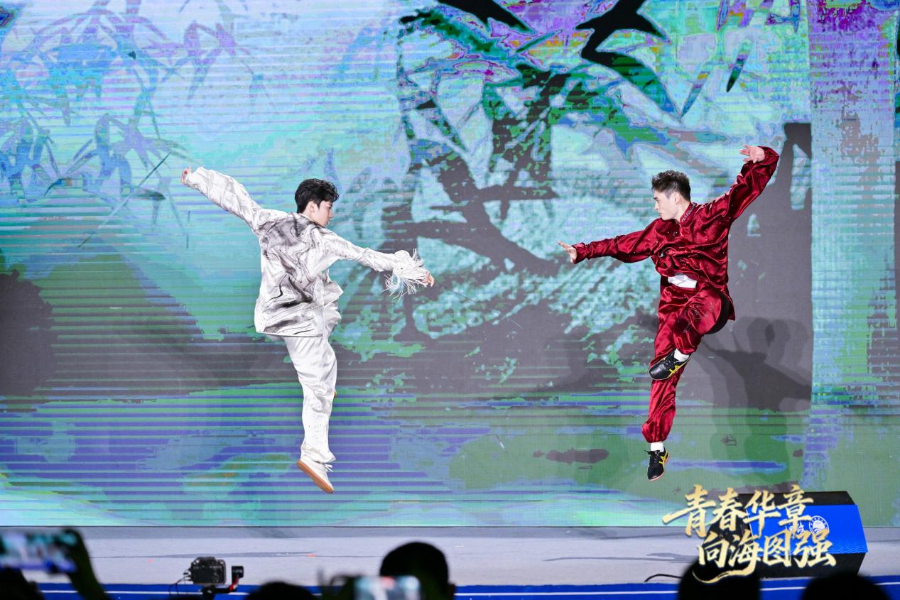 全運(yùn)健兒劉德文、紀(jì)豪（左）帶來(lái)“青春有我”的澎湃活力。主辦方供圖