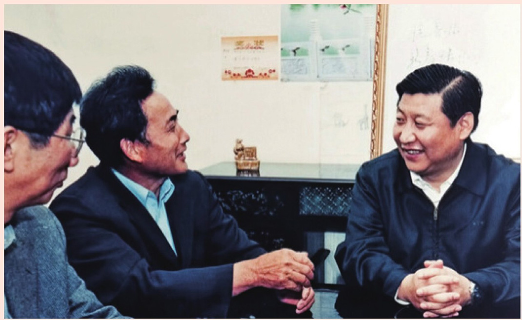 2003年4月24日，時(shí)任浙江省委書記習(xí)近平在浙江下姜村調(diào)研。
