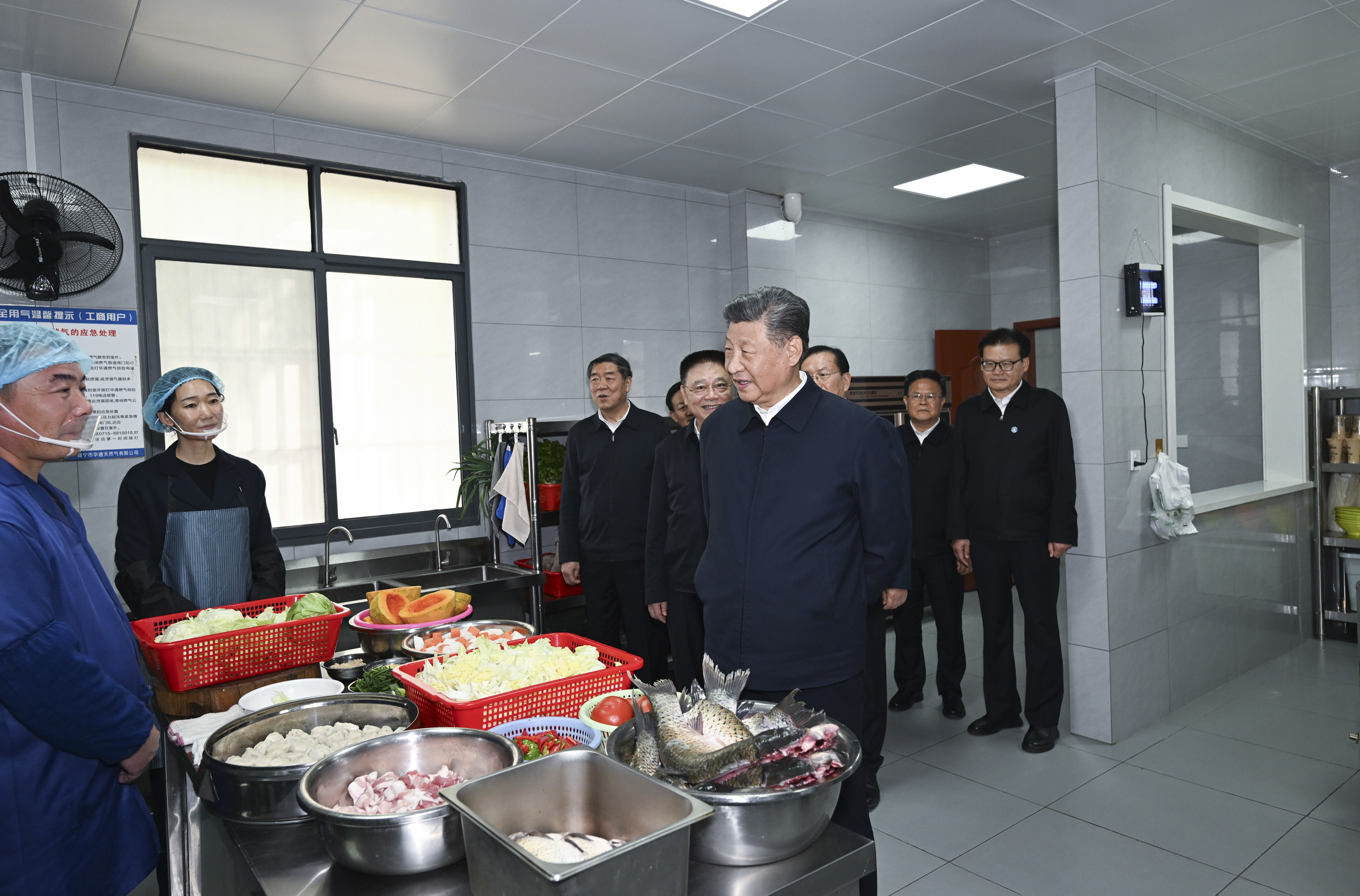 2024年11月5日，習(xí)近平總書記在湖北省咸寧市嘉魚縣潘家灣鎮(zhèn)四邑村考察。