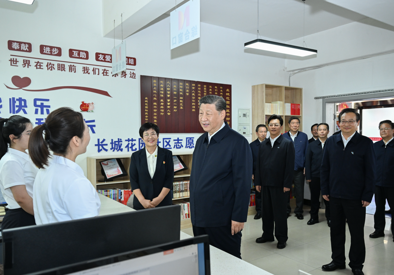 2024年6月19日，習(xí)近平總書記來到寧夏銀川市金鳳區(qū)長城花園社區(qū)考察。