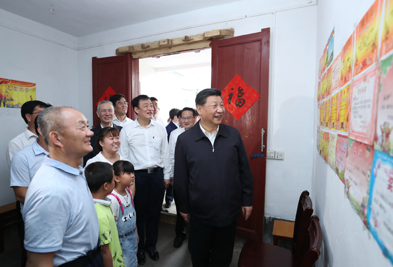 2019年5月20日，習(xí)近平總書記在江西省贛州市于都縣梓山鎮(zhèn)潭頭村看望村民孫觀發(fā)一家人。