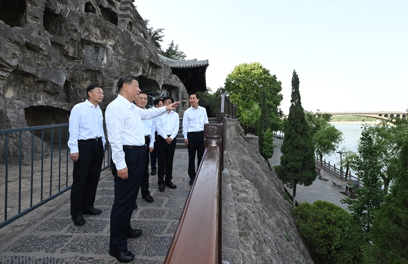 2025年5月19日至20日，中共中央總書記、國家主席、中央軍委主席習(xí)近平在河南考察。這是19日下午，習(xí)近平在洛陽龍門石窟考察。新華社記者 謝環(huán)馳 攝