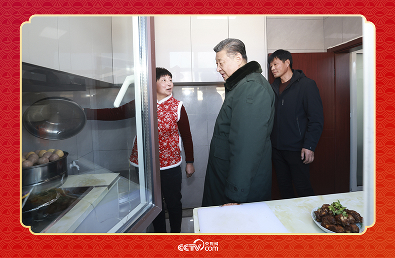 2025年春節(jié)前夕，習(xí)近平總書記在遼寧葫蘆島市綏中縣明水滿族鄉(xiāng)祝家溝村考察時，走進(jìn)村民朱西存家看望。