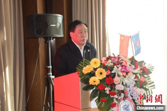 圖為中國非公立醫(yī)療機(jī)構(gòu)協(xié)會(huì)常務(wù)副會(huì)長兼秘書長郝德明致辭。　韓相澤 攝
