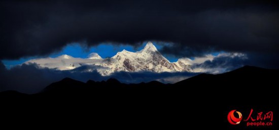 南迦巴瓦峰遠(yuǎn)眺。次仁羅布 攝