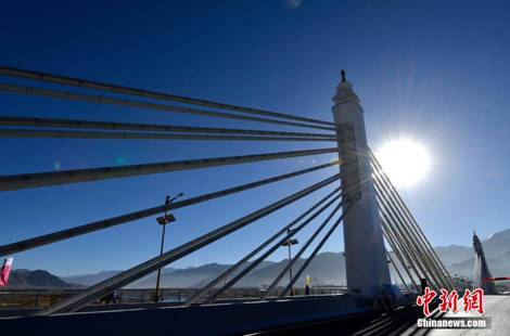 8圖 2013年11月27日納金大橋通車儀式。圖片來源：中新社。.jpg