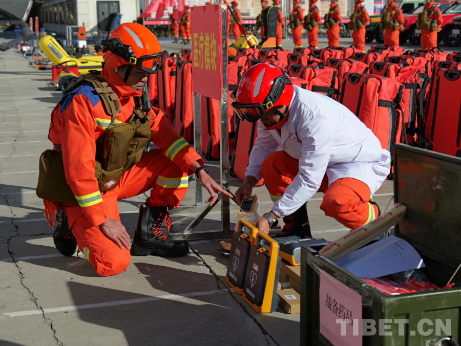 圖為 抽查自動體外除顫機 作者丹增平措.JPG