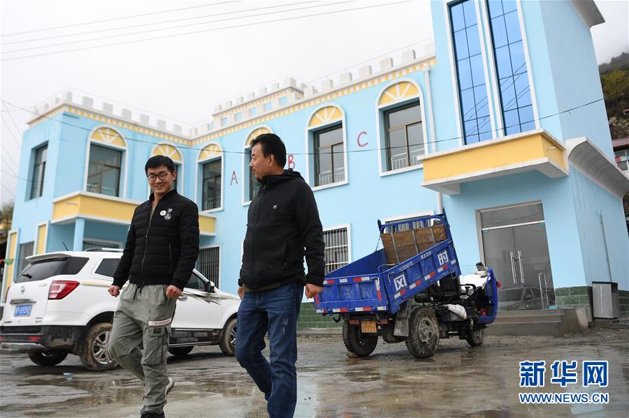 (脫貧攻堅(jiān)·圖片故事)(13)扶貧相冊(cè)——藏族村寨的脫貧“貼心人”