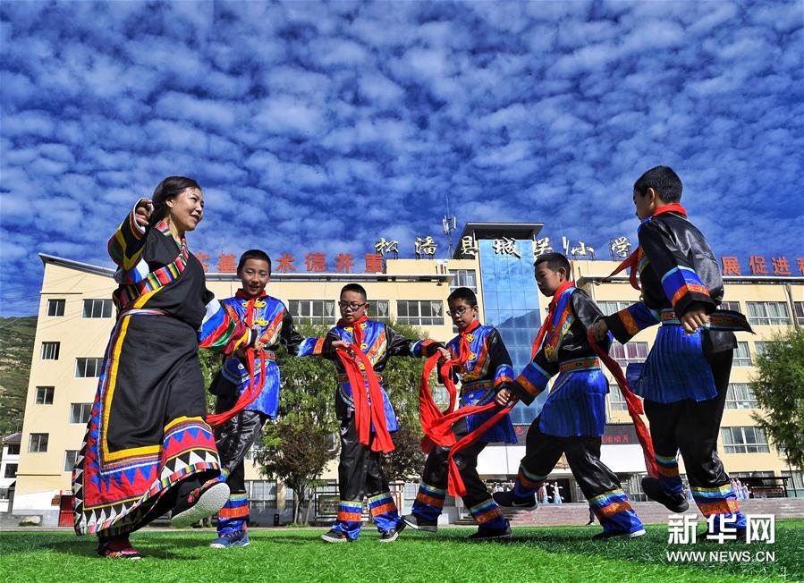 (文化)(1)四川阿壩:高原民族傳統(tǒng)文化煥發(fā)新生機(jī)