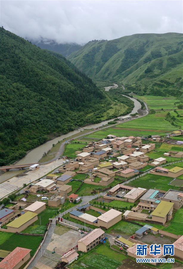 (圖文互動(dòng))(1)中國(guó)西北角:有個(gè)村子叫神座