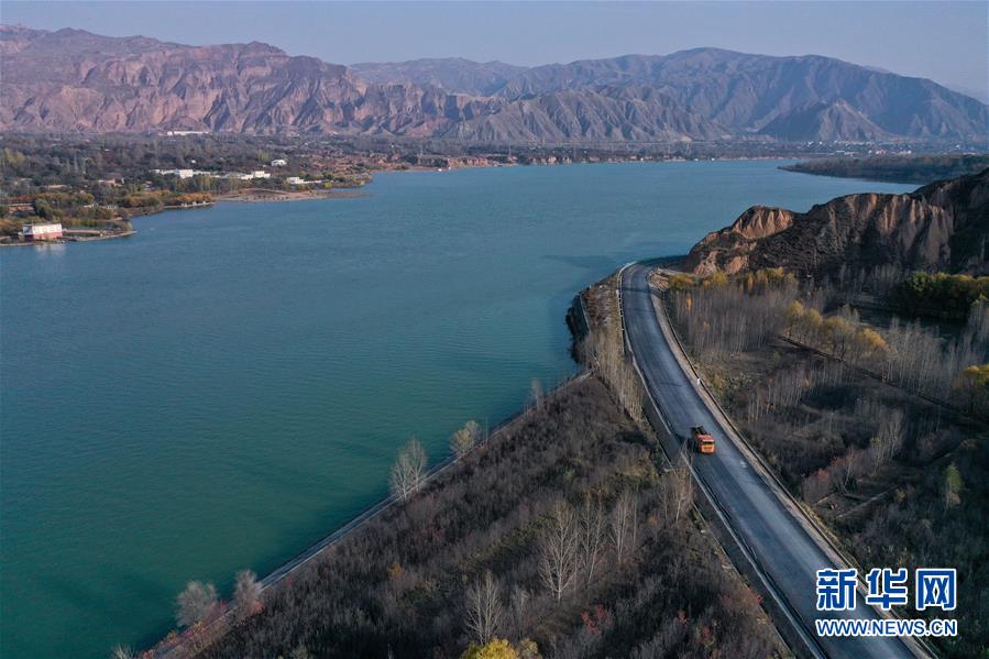 (經(jīng)濟(jì))(4)青海馬康公路進(jìn)入路面施工階段