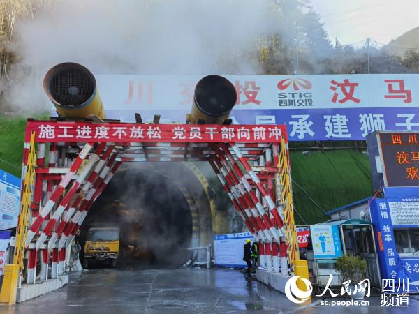 獅子坪隧道口。郭瑩 攝