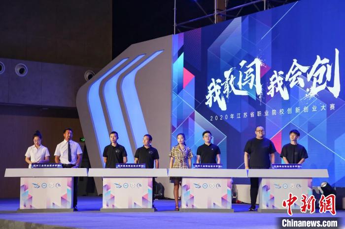 圖為拉東參加“建行杯”第六屆中國國際“互聯(lián)網(wǎng)+”大學(xué)生創(chuàng)新創(chuàng)業(yè)大賽省賽?！∈茉L者供圖 攝