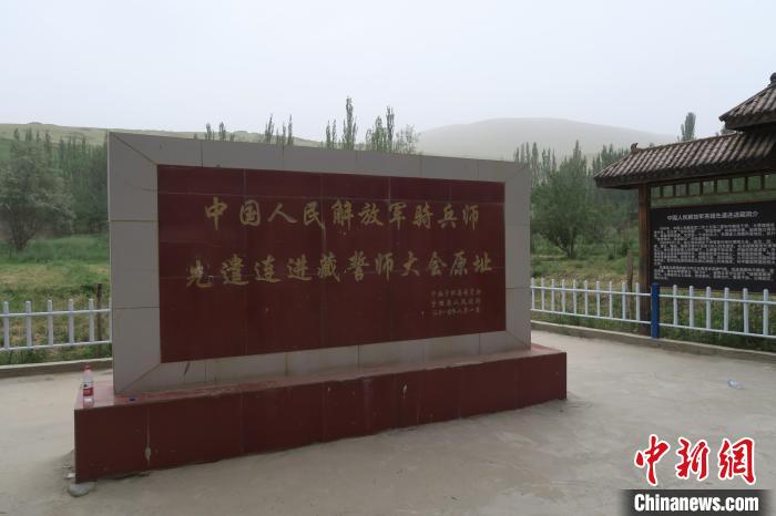 圖為進(jìn)藏先遣英雄連誓師地原址?！畛坛?攝