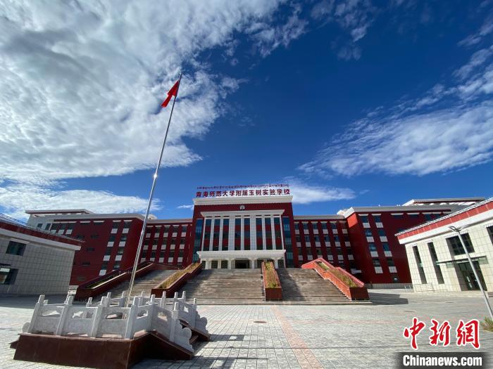 瀾滄江畔開(kāi)出“教育格?；ā保含F(xiàn)代教育和生態(tài)教育并重