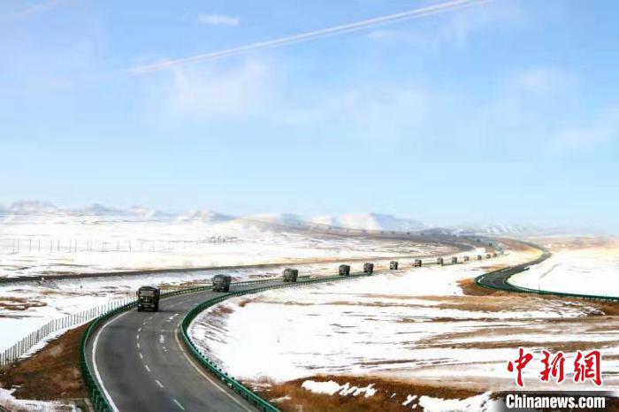 高原汽車兵里的“許三多”：從“拖后腿”到“收尾車”駕駛員