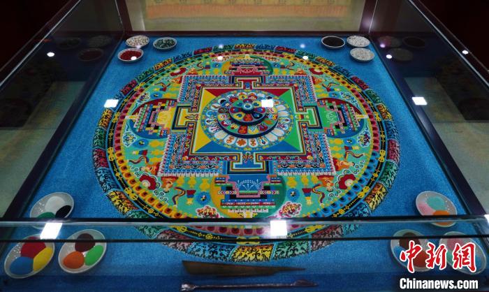 圖為藏醫(yī)藥佛壇城?！●R銘言 攝