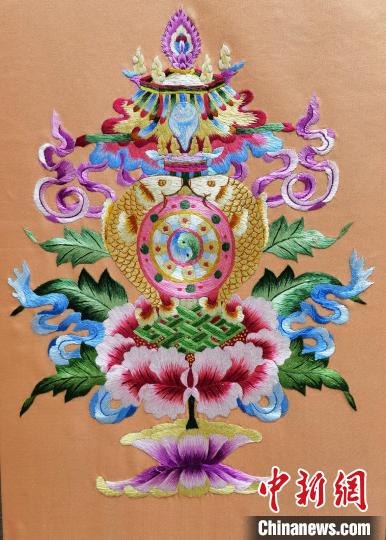 圖為藏繡作品?！∑钤鲚?攝