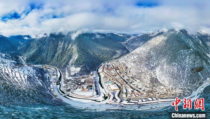 壤塘的雪后美景?！∪捞量h融媒體中心供圖