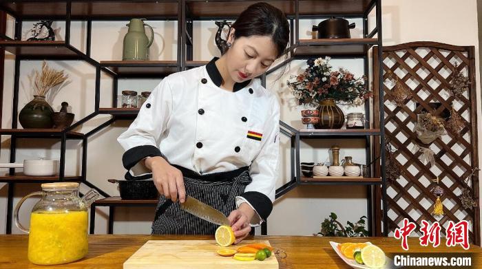 四川:“90后”藏族姑娘鉆研藏餐成美食博主吸引粉絲近40萬