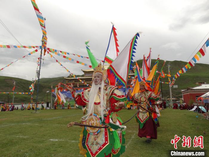 圖為演員進(jìn)行表演?！“喱斂h文體旅游廣電局 供圖