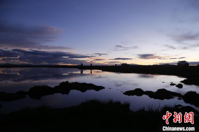 圖為夕陽(yáng)下的查旦濕地?！●R銘言 攝