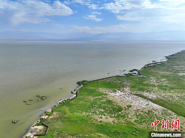 圖為航拍都蘭湖國家濕地公園?！∑钤鲚?攝