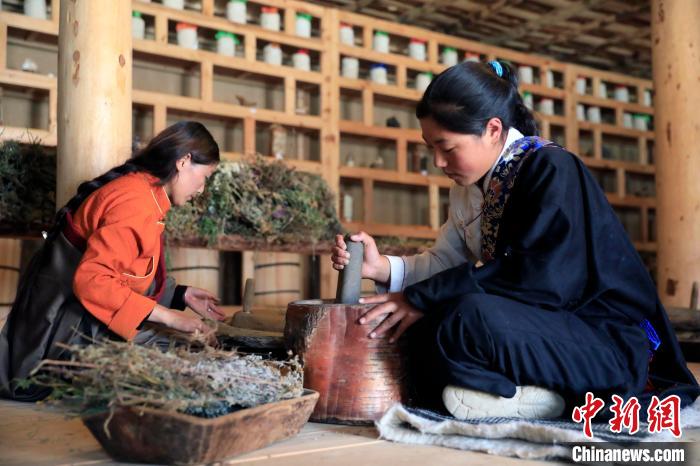 藥材搗碎?！⊥趵?攝