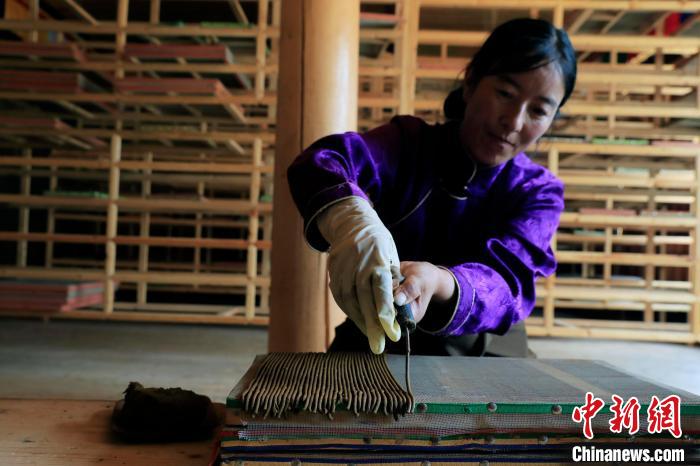 擠壓成香?！⊥趵?攝